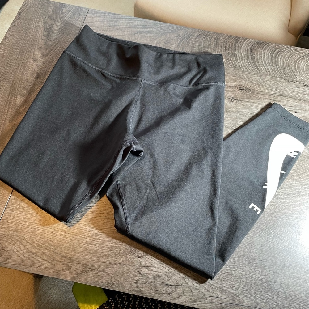 Women’s Nike Workout leggings. Size Medium